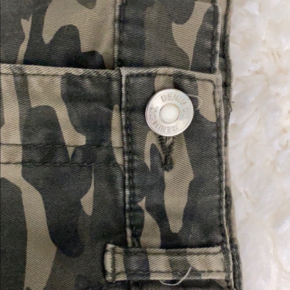 Camo shorts - Picture 2 of 4